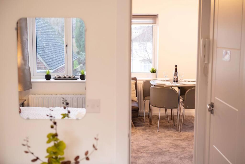 Walnut Flats-F5, Stylish 1-Bedroom - Parking, Netflix, Wifi - Close To Oxford, Bicester & Blenheim Palace Кидлингтон Экстерьер фото