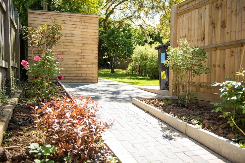 Walnut Flats-F5, Stylish 1-Bedroom - Parking, Netflix, Wifi - Close To Oxford, Bicester & Blenheim Palace Кидлингтон Экстерьер фото