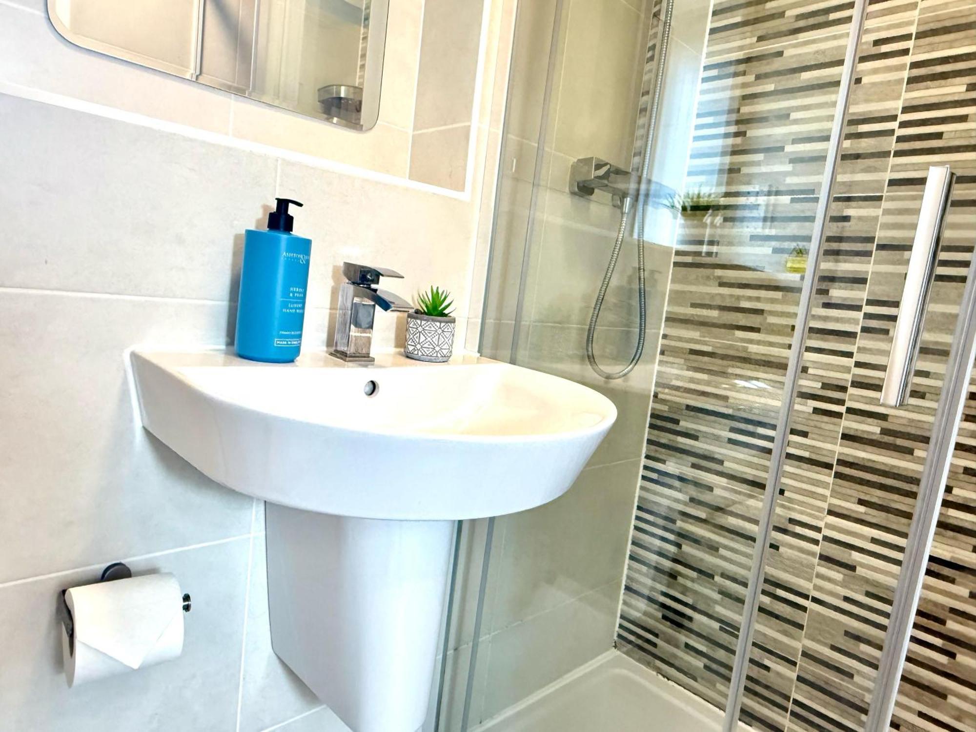 Walnut Flats-F5, Stylish 1-Bedroom - Parking, Netflix, Wifi - Close To Oxford, Bicester & Blenheim Palace Кидлингтон Экстерьер фото
